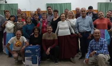 COLONIA CAROYA : MÚSICA MAESTRO