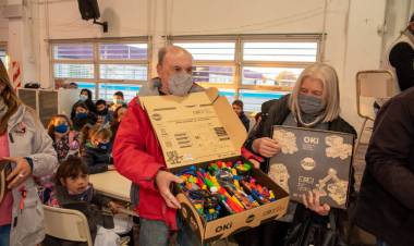 SINSACATE: ENTREGARON KITS DE ROBÓTICA A LA ESCUELA PRINGLES