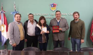 #ColoniaCaroya : Entregan llave de la ciudad a Nanci Piñeiro