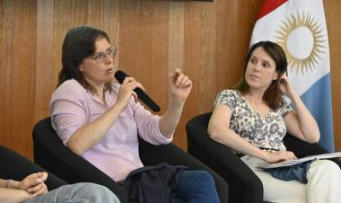#PROVINCIAL - Charla con docentes y alumnos de la Escuela de Nutrición de la UNC en la Legislatura