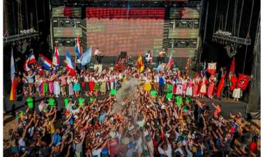 #VillaGeneralBelgrano: La Oktoberfest 2025 arrancó con todo: tradición, música y alegría en cada rincón. 
