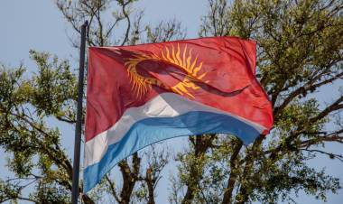 #JesusMaria: Jesús María hizo historia: La bandera oficial de la ciudad flameó por primera vez en un emotivo acto cívico