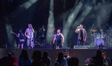 FESTIVAL - ANFITEATRO COLMADO PARA UNA NOCHE DE SUSPIROS CON ABEL Y NOCHEROS 