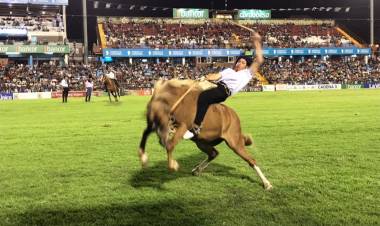 #FESTIVAL - Quinta noche de jineteada: Uruguay arriba en dos categorías y cambio de líder en la restante