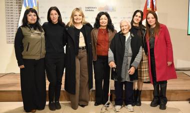 #PROVINCIALES: Inauguraron en la Legislatura una muestra con ilustraciones que evocan a Eva Perón