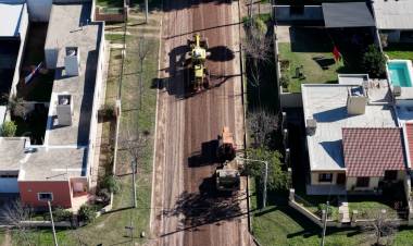 #COLONIACAROYA: La Municipalidad de Colonia Caroya avanza en la reconstrucción y mantenimiento integral de la red vial urbana y rural