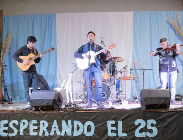 #Sinsacate: “Esperando el 25” Sinsacate celebra la Patria con una peña llena de tradición