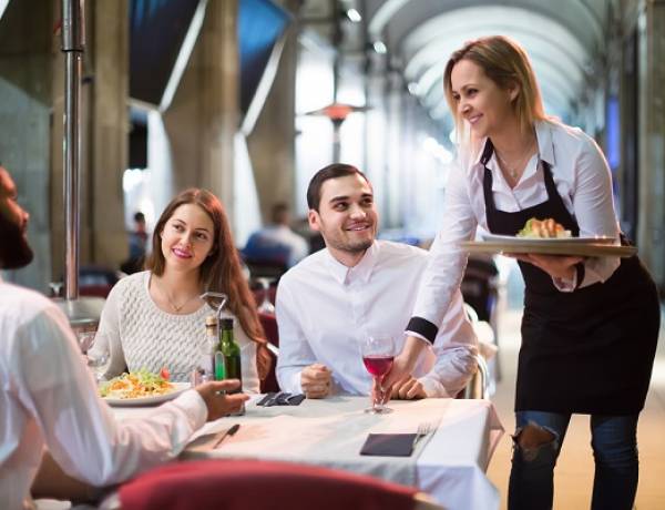 #ColoniaCaroya: Curso de atención al cliente en servicios gastronómicos 