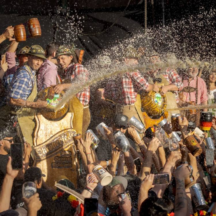 #VillaGeneralBelgrano :  La Oktoberfest vivió su primer fin de semana plagado de emociones, música y mucha cerveza