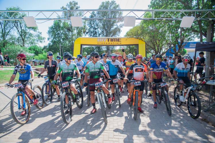 #Sinsacate : Más de 300 ciclistas participaron del XV Rally de las Estancias