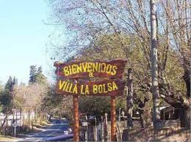 VILLA LA BOLSA:  paisajes arbolados, caminos montañosos, río y gastronomía 