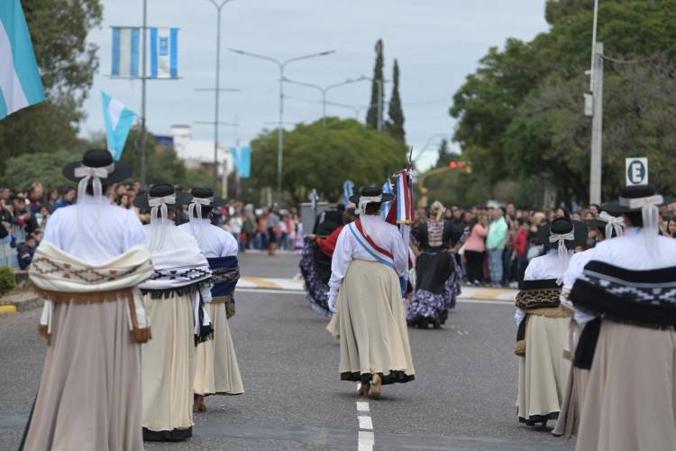 #JesúsMaría: Miles de personas colmaron la avenida Laprida en el desfile más grande del norte de Córdoba