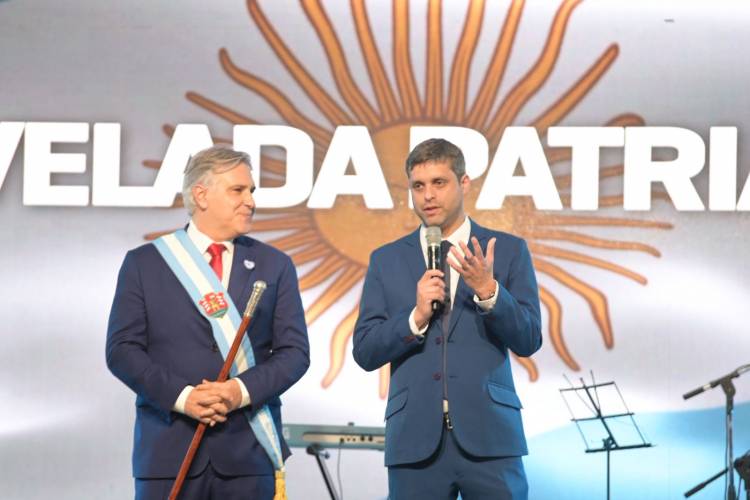 #JESUSMARIA : Llaryora y Zárate encabezaron la Velada Patria en Jesús María, en la víspera del 9 de Julio