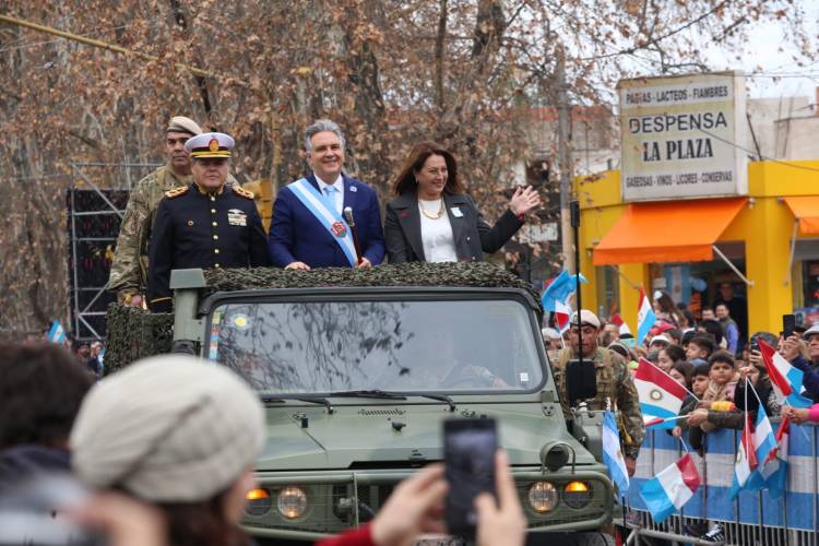 #COLONIACAROYA : Más de 4 mil personas desfilaron en el inolvidable Día de la Independencia