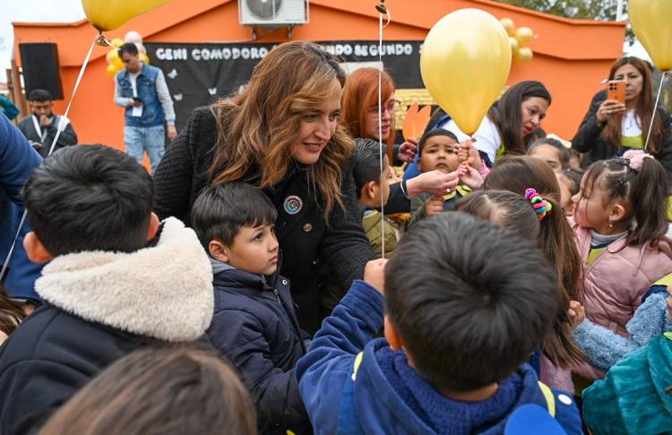 #PROVINICAL - La vicegobernadora acompañó el 50° aniversario de la Escuela Comodoro Silioni de Juárez Celman