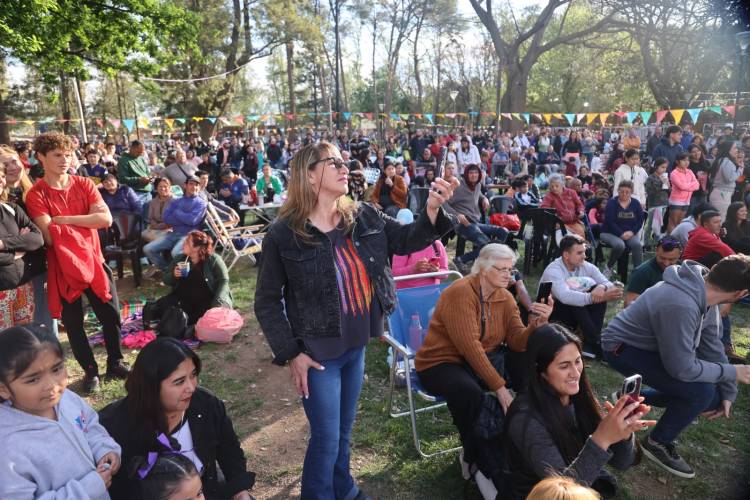 #COLONIACAROYA - Una multitud recibió la Primavera en el Parque de Guyón