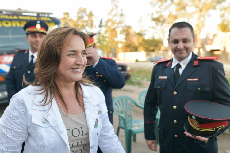 #PROVINCIAL - Myrian Prunotto entregó un aporte provincial a Bomberos de Villa Nueva