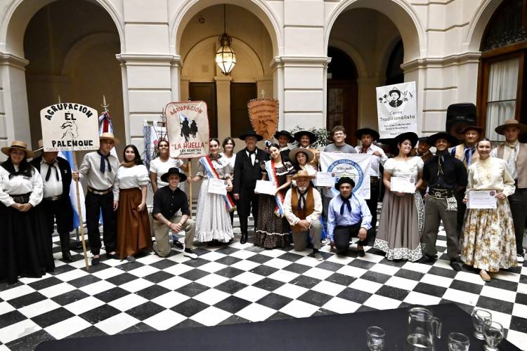 #PROVINCIAL -  Legislatura Histórica: se eligió a la Paisana Provincial de la Tradición 2025