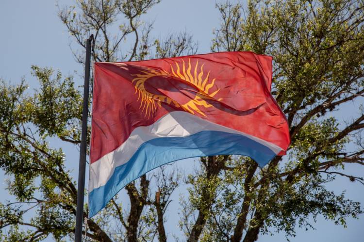 #JesusMaria: Jesús María hizo historia: La bandera oficial de la ciudad flameó por primera vez en un emotivo acto cívico