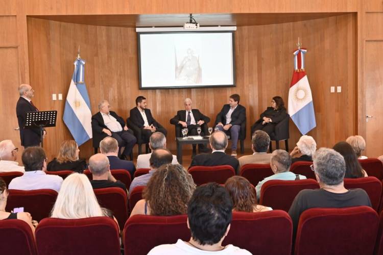 #Provinciales: Reconocimiento legislativo a Leandro Illia por su libro “Arturo Illia, mi padre”