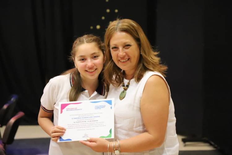 #ColoniaCaroya: Reconocimientos a alumnos caroyenses