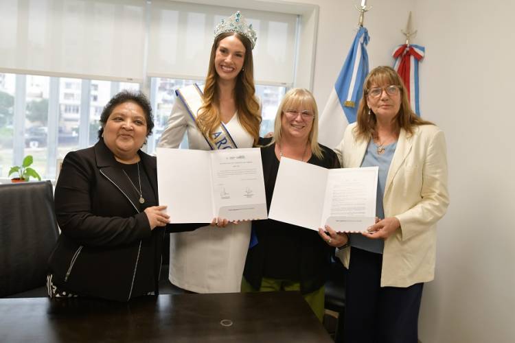 #Provinciales: La Legislatura reconoció a Alina Akselrad, Miss Universo Argentina 2020, por su compromiso social