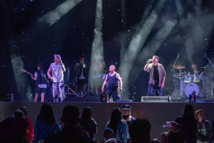 FESTIVAL - ANFITEATRO COLMADO PARA UNA NOCHE DE SUSPIROS CON ABEL Y NOCHEROS 