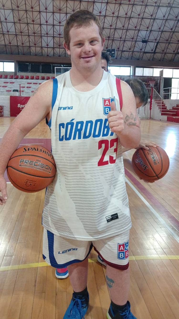 Orgullo jesusmariense: Leonardo Seculini integra el preseleccionado argentino de básquet para personas con Síndrome de Down