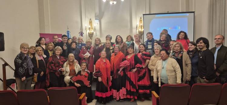 #PROVINCIALES : Presentaron un libro autobiográfico de Bíatriz Sena en la Legislatura Histórica