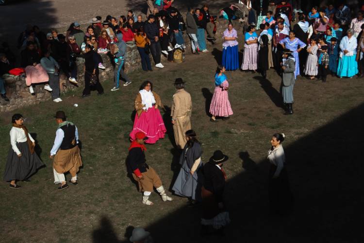 #SINSACATE : Más de 120 parejas desplegaron tradición y emoción en el Gran Pericón Nacional en la Posta de Sinsacate