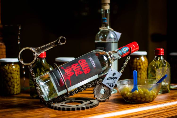 #COLONIACAROYA : Se presentó el primer aguardiente de orujo de uva artesanal oficial de la provincia