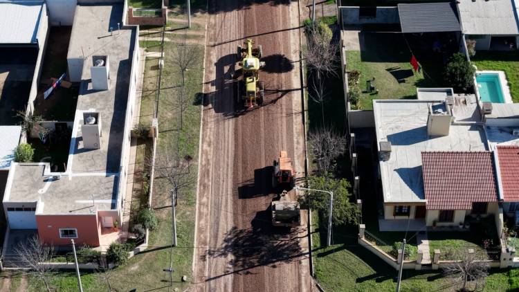 #COLONIACAROYA: La Municipalidad de Colonia Caroya avanza en la reconstrucción y mantenimiento integral de la red vial urbana y rural